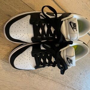 Nike Low Dunk Black and White